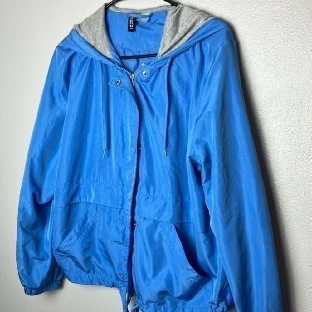 DIVIDED By H & M Light Blue Hooded Windbreaker Jacket. Women Size medium